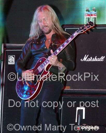 Photo of Jerry Cantrell of Alice in Chains playing a Les Paul in concert - aicjc061097