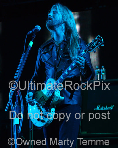 Photo of Jerry Cantrell of Alice in Chains playing a Les Paul Custom in concert by Marty Temme