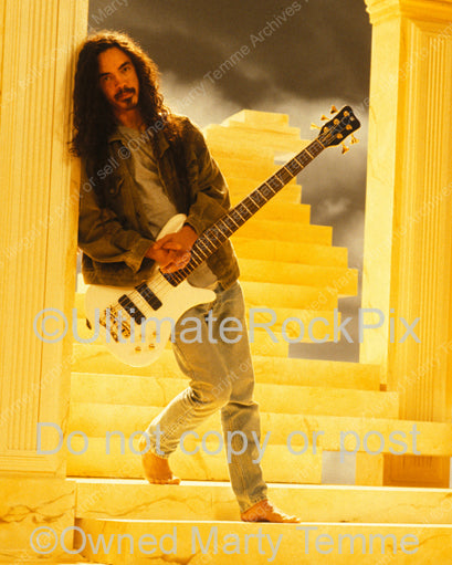 Photo of bass player Mike Inez of Alice in Chains in 1995 by Marty Temme