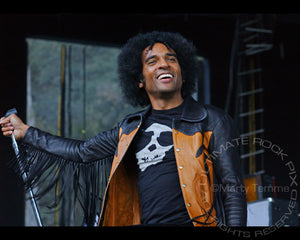 Photo of William DuVall of Alice in Chains in concert in 2007 by Marty Temme