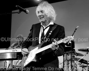 Black and white photo of guitarist Albert Lee in concert by Marty Temme