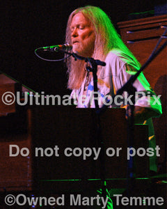 Photo of Gregg Allman singing and playing organ in concert by Marty Temme