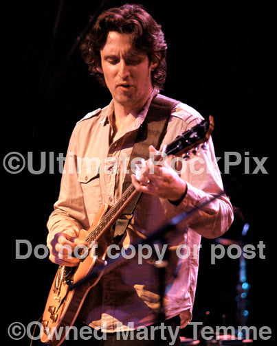Photo of Scott Sharrard of the Gregg Allman Band in concert by Marty Temme