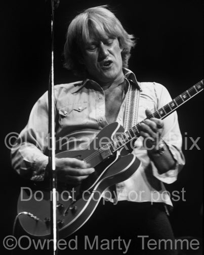 Black and white photo of Alvin Lee of Ten Years After in concert in 1981 by Marty Temme