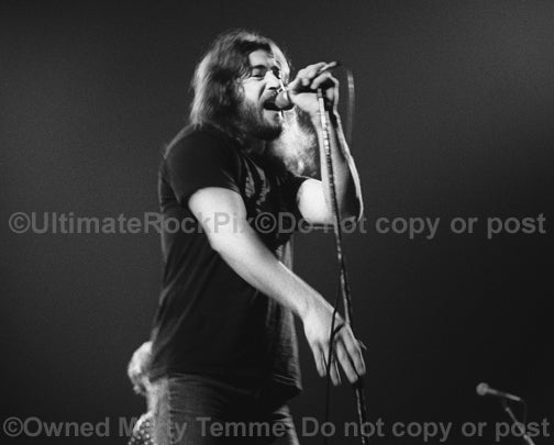Photo of Ronnie Hammond of Atlanta Rhythm Section in concert in 1978 by Marty Temme