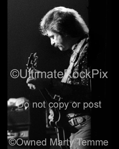Photo of J.R. Cobb of Atlanta Rhythm Section in concert in 1978 by Marty Temme