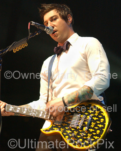 Photo of Zacky Vengeance of Avenged Sevenfold in concert by Marty Temme