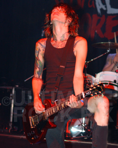 Photo of Ben Bruce of Asking Alexandria in concert by Marty Temme