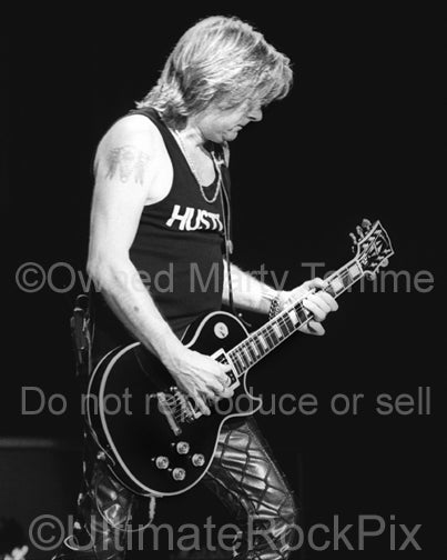 Black and white photo of Dave Colwell of Bad Company onstage in 2001 - badcodcbw014
