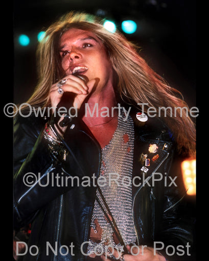 Photo of Sebastian Bach of Skid Row onstage in 1989 by Marty Temme