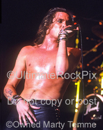 Photo of Sebastian Bach of Skid Row singing in concert by Marty Temme