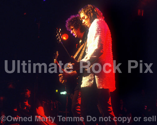Photo of Audley Freed and Rich Robinson of The Black Crowes in concert in 1998 by Marty Temme