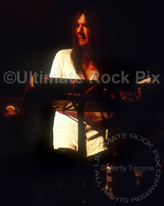 Photo of keyboardist Eddie Harsch of The Black Crowes in concert by Marty Temme