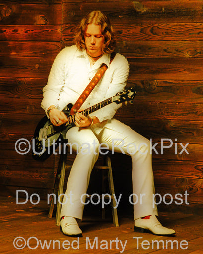 Photo of guitarist Rich Robinson of The Black Crowes with his Zemaitis guitar during a photo shoot in 1998 by Marty Temme