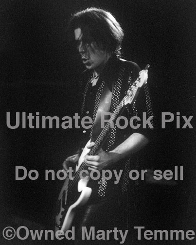 Black and white photo of Sven Pipien of The Black Crowes in concert in 1998 by Marty Temme