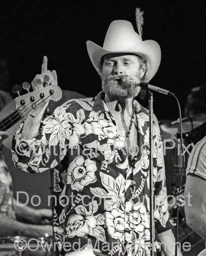 Photo of Mike Love of The Beach Boys in concert in 1978 by Marty Temme