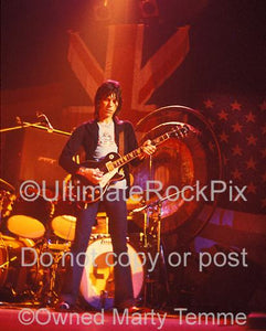Photos of Jeff Beck Playing His Oxblood Les Paul in 1973 by Marty Temme