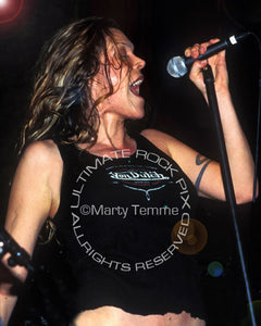 Photo of singer Beth Hart in concert by Marty Temme