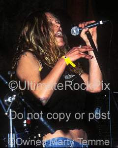 Photo of blues singer Beth Hart in concert by Marty Temme