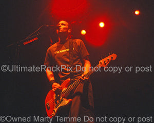 Photo of bass player Mark Hoppus of Blink-182 in concert by Marty Temme