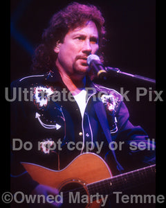 Photo of Van Stephenson of Blackhawk in concert in 1997 by Marty Temme