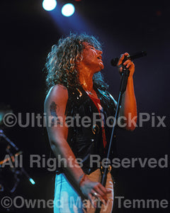 Photo of singer Daniel MacMaster of Bonham in concert in 1990 by Marty Temme