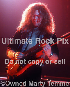 Photo of guitarist Ian Hatton of Bonham in concert in 1990 by Marty Temme