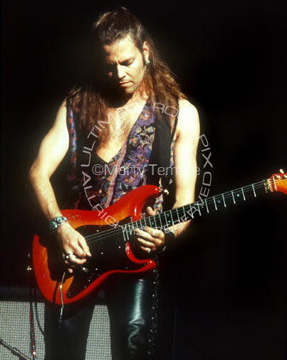 Photo of guitarist Ian Hatton of Bonham in concert in 1992 by Marty Temme