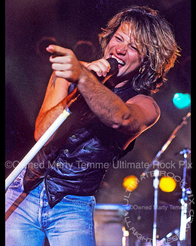 Photo of Jon Bon Jovi onstage in 1992 by Marty Temme