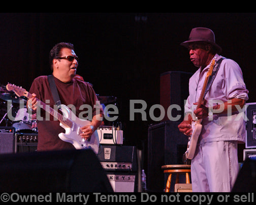 Photo of guitarist Buddy Guy and Cesar Rojas in concert by Marty Temme