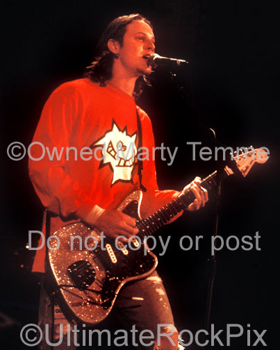 Photo of Kevin Martin of Candlebox playing a silver sparkle Fender Jaguar in concert in 1995 by Marty Temme