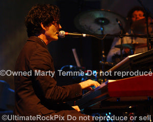 Photo of keyboardist Mark Hart of Crowded House in concert by Marty Temme