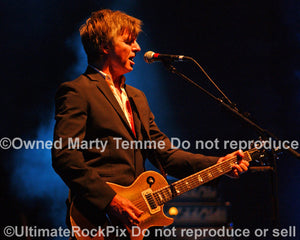 Photo of Neil Finn of Crowded House playing a Les Paul Deluxe in concert in 2007 by Marty Temme