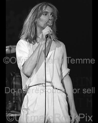 Photo of Robin Zander of Cheap Trick in concert in 1979 by Marty Temme