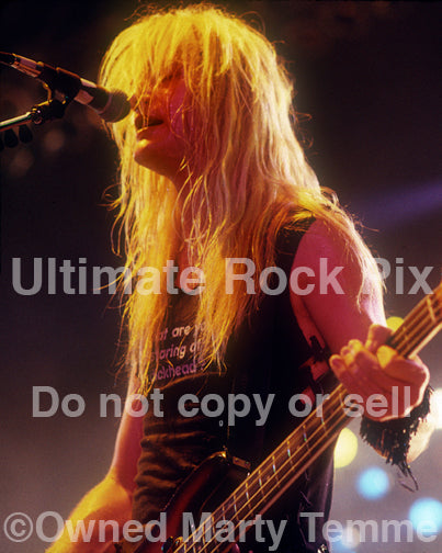 Photo of bassist Eric Brittingham of Cinderella in concert in 1989 by Marty Temme