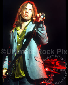 Photo of singer Robert Mason of Cry of Love performing in concert by Marty Temme