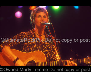 Photo of singer-songwriter Shawn Colvin in concert in 2001 by Marty Temme