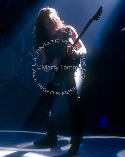 Photo of guitar player Pete Friesen of Alice Cooper in 1990 by Marty Temme