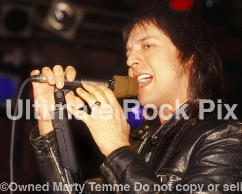 Photo of Kelly Holland of Cry of Love in concert in 1994 by Marty Temme