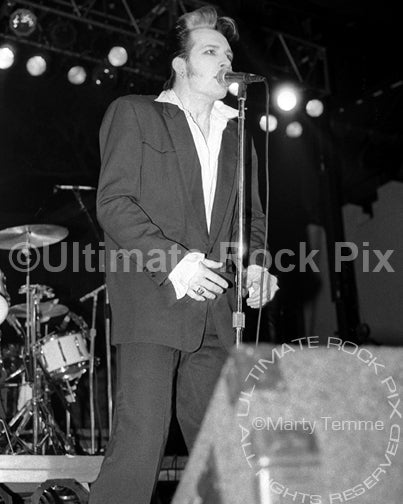 Photo of singer Dave Vanian of The Damned in concert in 1988 by Marty Temme