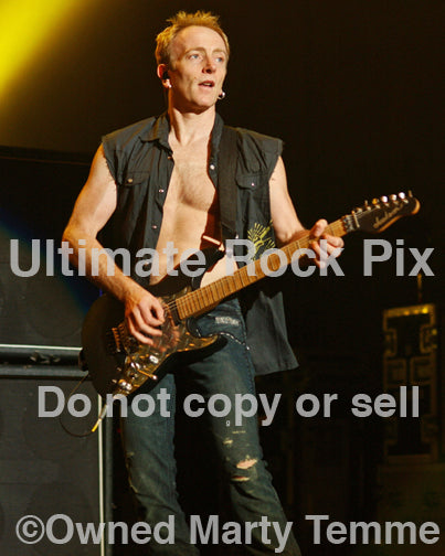 Photo of guitar player Phil Collen of Def Leppard in concert by Marty Temme