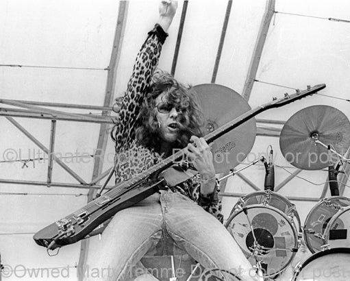Photo of Kenny Aaronson of Derringer in concert in 1977 by Marty Temme