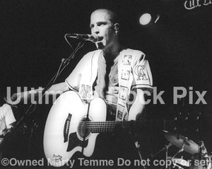 Photo of Peter Stuart of Dog's Eye View in concert in 1996 by Marty Temme