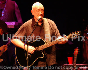 Photo of Dave Mason playing an acoustic Alvarez guitar in concert in 2007 by Marty Temme
