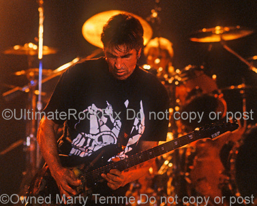 Photo of George Lynch of Dokken performing in concert in 1995 by Marty Temme