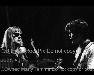 Black and white photo of George Lynch and Don Dokken in concert in 1995