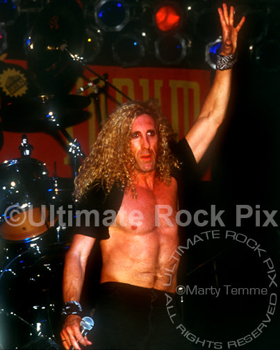 Photo of Dee Snider of Widowmaker in concert in 1994 by Marty Temme