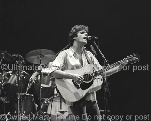 Photos of Glenn Frey of The Eagles singing in Concert in 1980 by Marty Temme