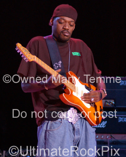 Photo of guitar player Eric Gales in concert by Marty Temme