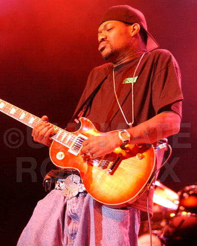 Photo of guitarist Eric Gales in concert by Marty Temme